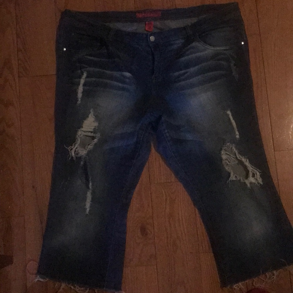 Distressed capris size 22